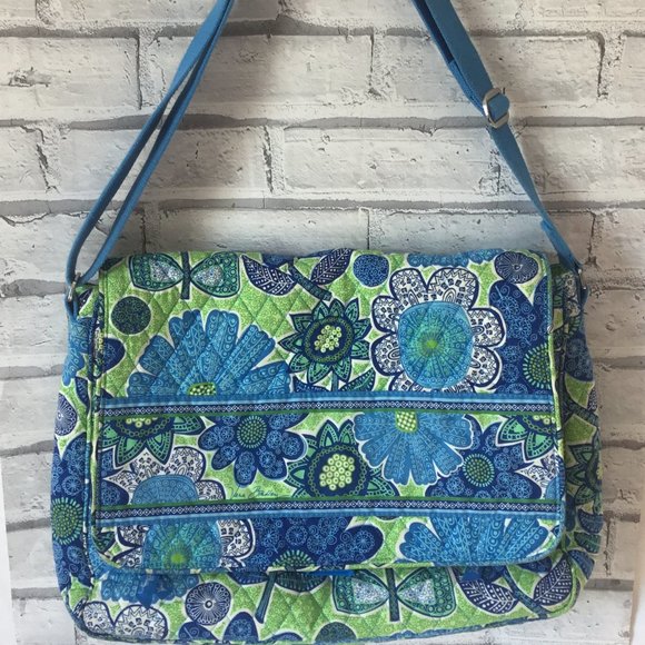 Vera Bradley Handbags - VERA BRADLEY RETIRED DOODLE DAISY CROSS BODY BAG